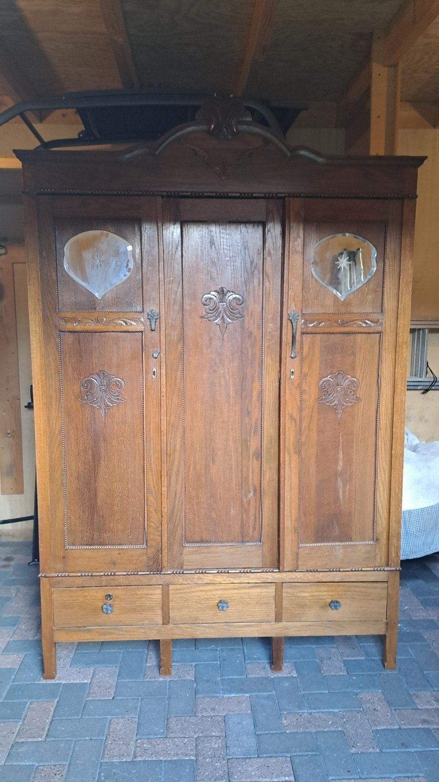 Antieke kledingkast 3 deurs met spiegeltjes, Antiek en Kunst, Ophalen