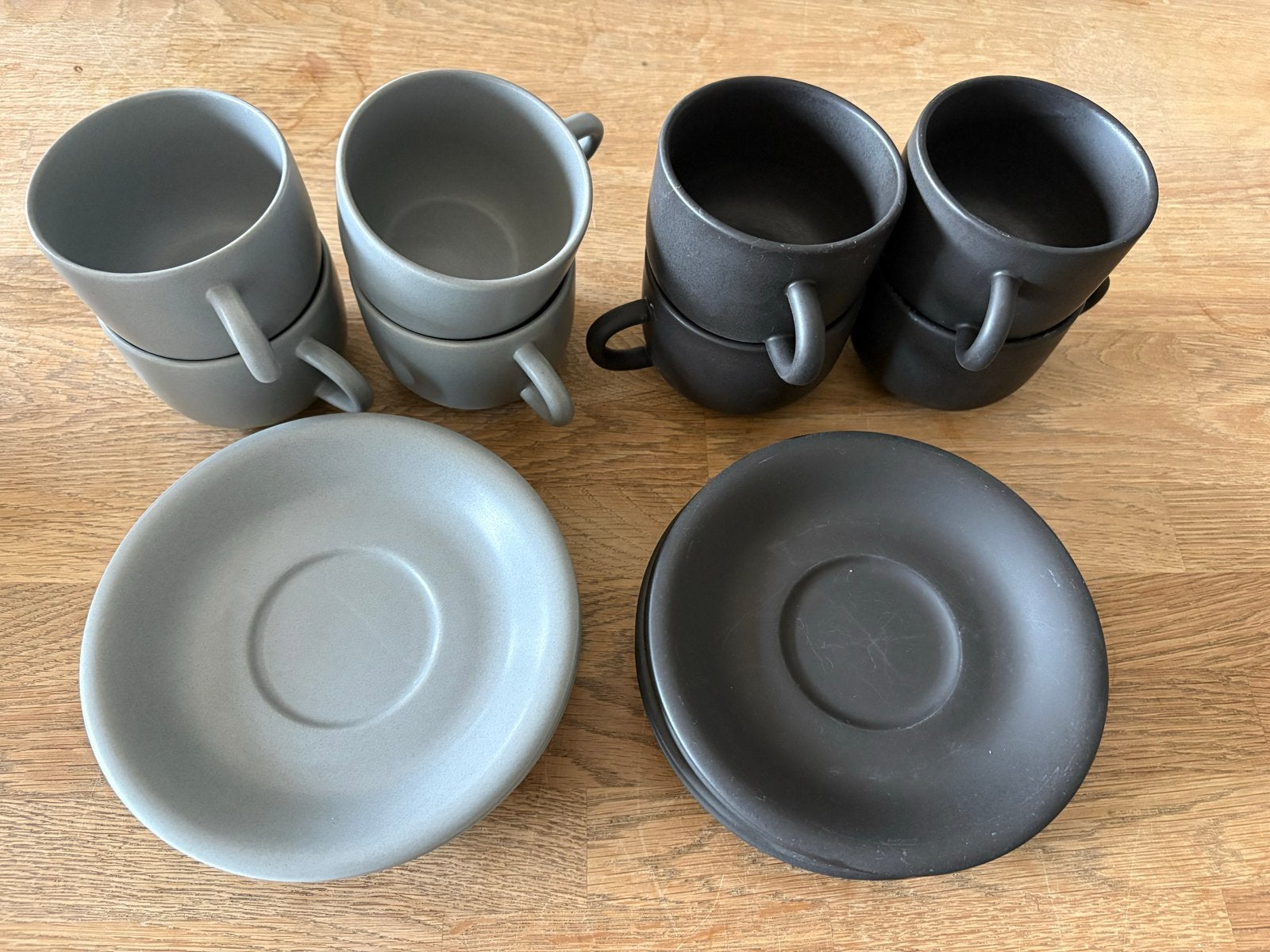 Set van 8 kopjes en schotels, grijs en zwart, Thailand, Ophalen, Gebruikt, Overige merken, Keramiek