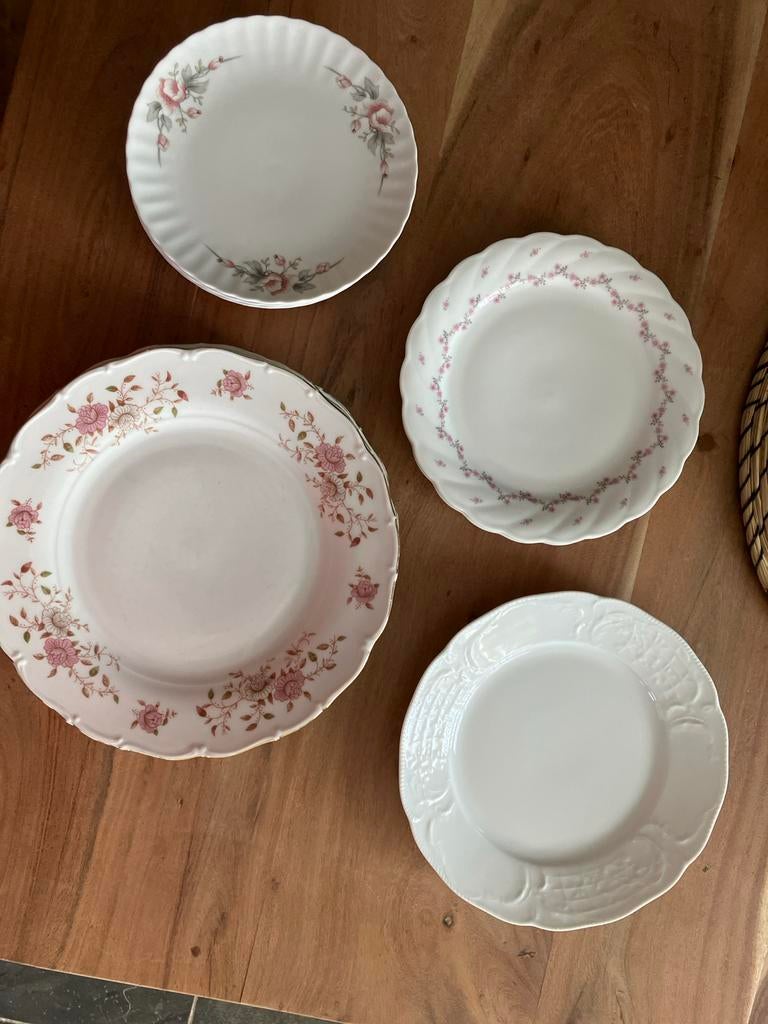 Restjes servies bloemenmotief, Ophalen, Gebruikt, Keramiek, Bord(en)