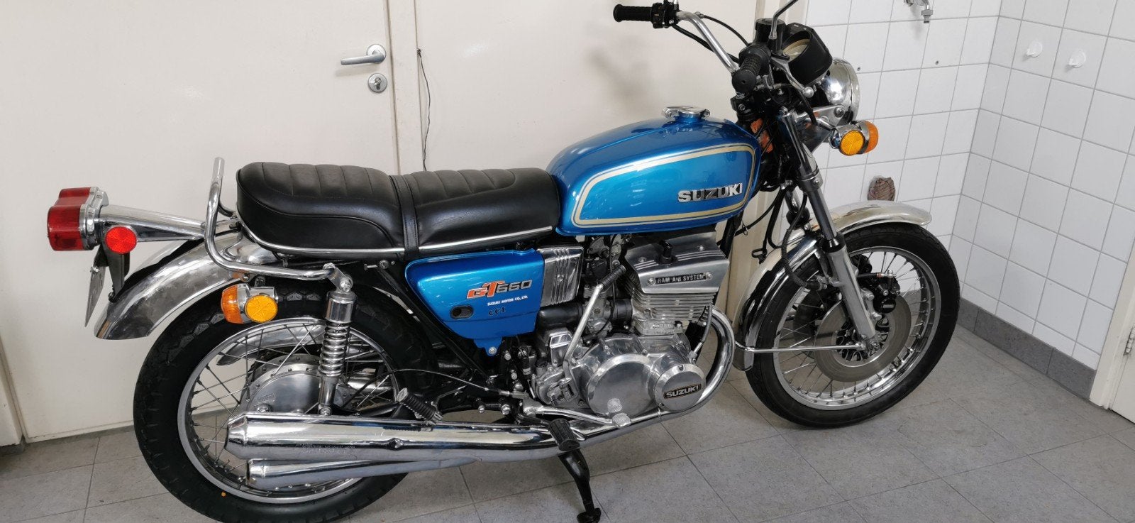 Suzuki gt550 bouwjaar 1977. In mooie originele staat, Motoren, 3 cilinders, Handgeschakeld, 550 cc