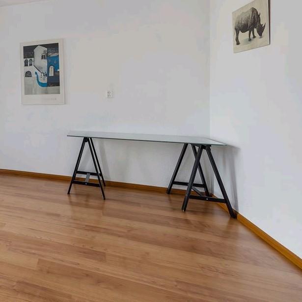 IKEA tafel met glazen blad, Huis en Inrichting, Bureaus, Ophalen, Gebruikt, IKEA, Computerbureau