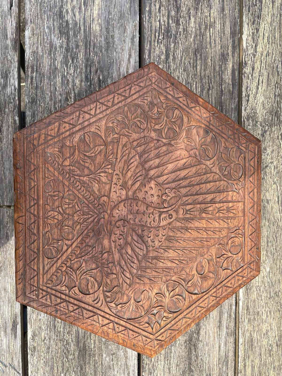 Antieke houten doos met pauw gravure, Antiek en Kunst, Ophalen