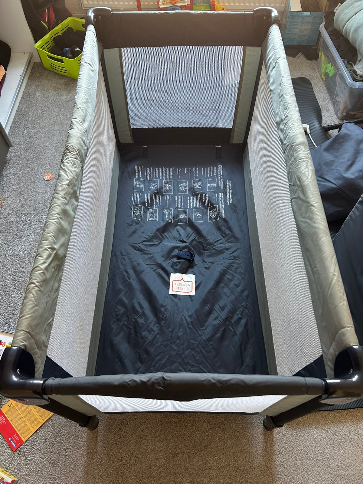 Campingbedje inclusief nieuw matras, Ophalen, Zo goed als nieuw