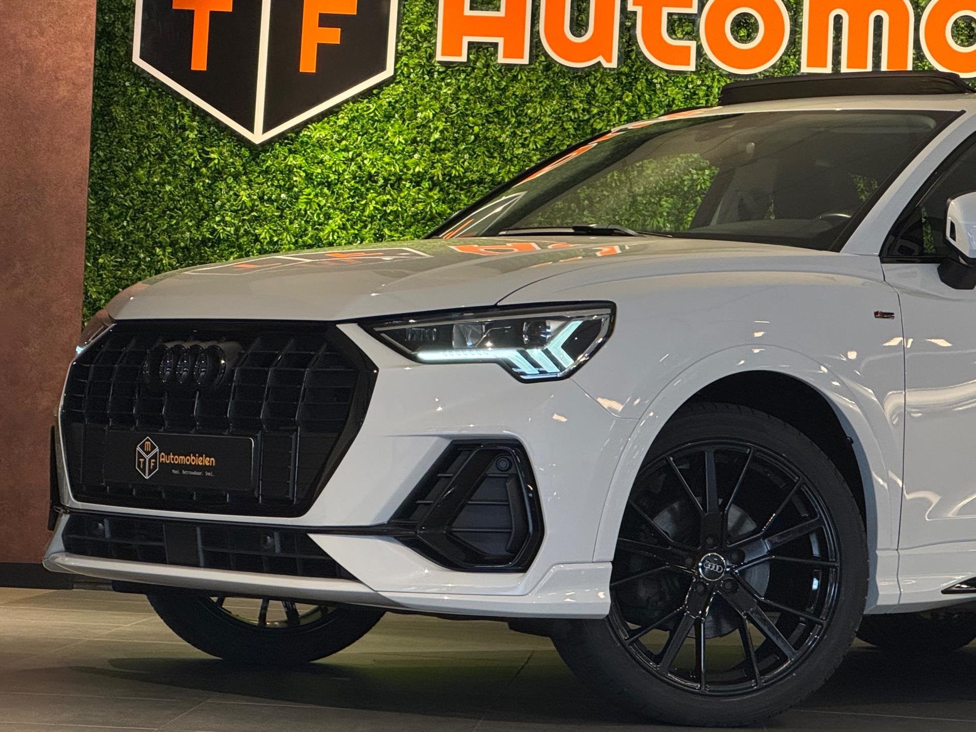Audi Q3 40 TFSI QUATTRO S-LINE |B&O|PANO|MATRIX|Audi Exclusi, Auto's, Audi, Automaat, Gebruikt, Wit, 14 km/l
