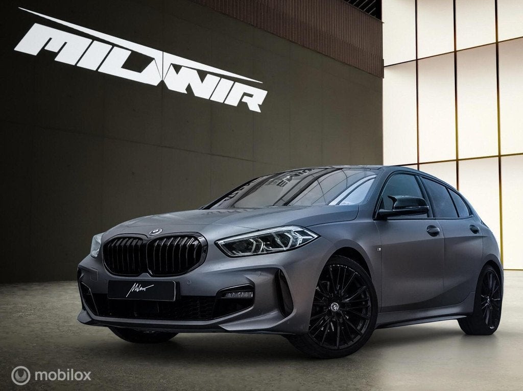 BMW 1-serie 118i M Sport |Cruise |Stoelverwarming |CarPlay, Achterwielaandrijving, Gebruikt, Leder en Stof, Wit