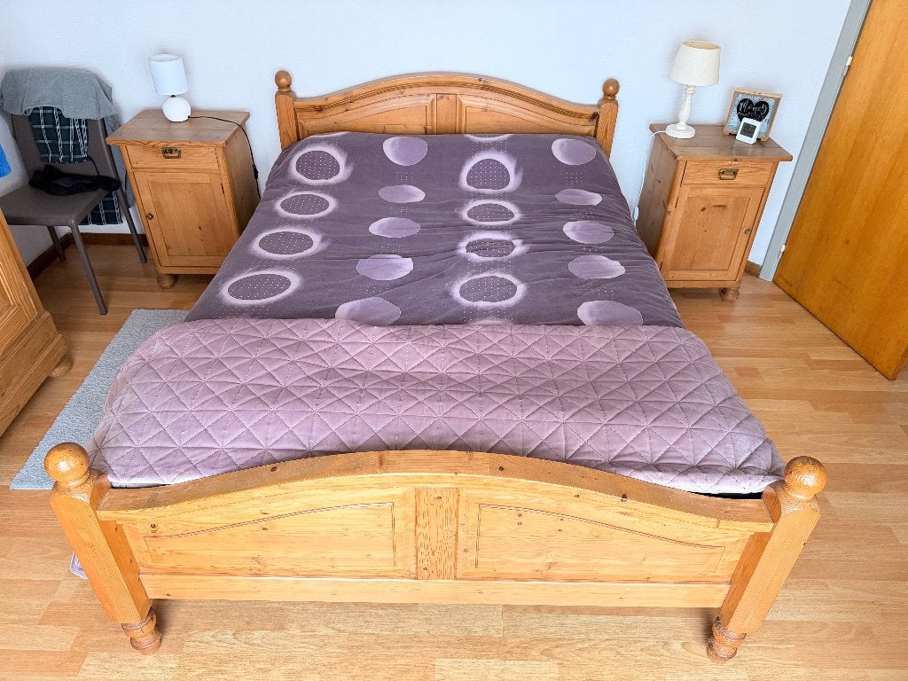 Antiek bed en nachtkastjes geloogd grenen, Huis en Inrichting, Slaapkamer | Bedden, Gebruikt, Bruin, Tweepersoons, Overige maten