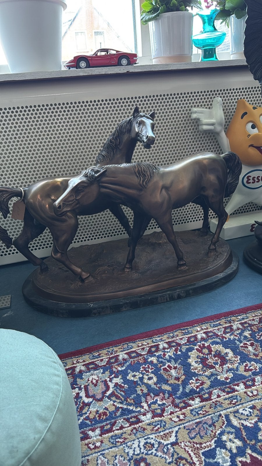 Groot brons gesigneerd J.P. Mene. Twee rivaliserende paarden, Antiek en Kunst, Ophalen, 50 - 100 cm, Beeld, Bruin