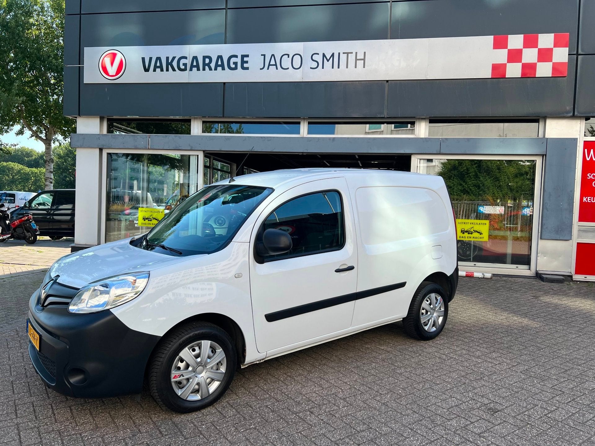 Renault Kangoo 1.5 Blue dCi 80 Comfort, Auto's, Bestelauto's, Voorwielaandrijving, Stof, Gebruikt, Euro 6