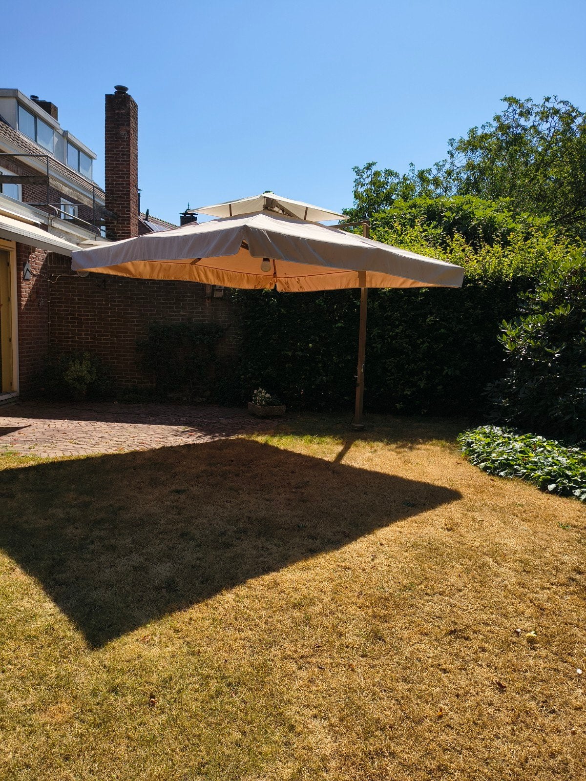 zweefparasol inklapbaar volant verlichting beige Solero 3x3m, Ophalen, Zweefparasol, 3 tot 4 meter, Verstelbaar