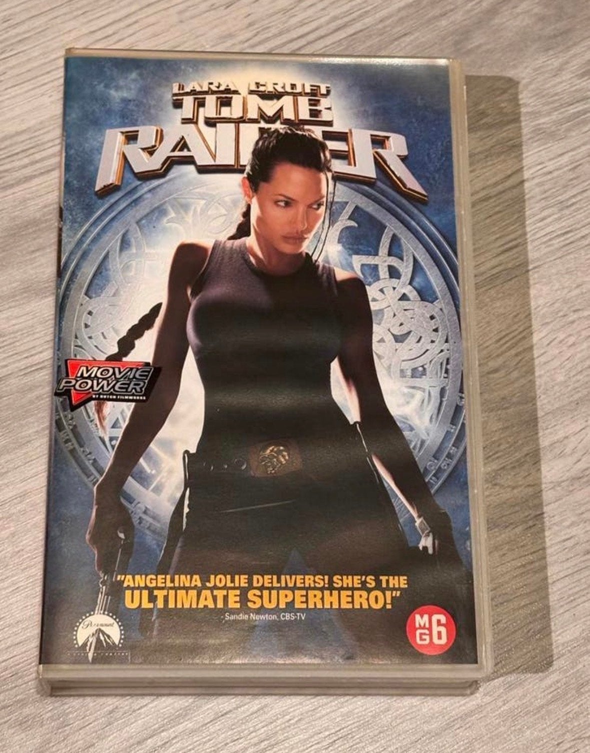 #2 Lara Croft Tomb Raider VHS, Nederlands ondertiteld, Gebruikt, Ophalen of Verzenden, Vanaf 6 jaar