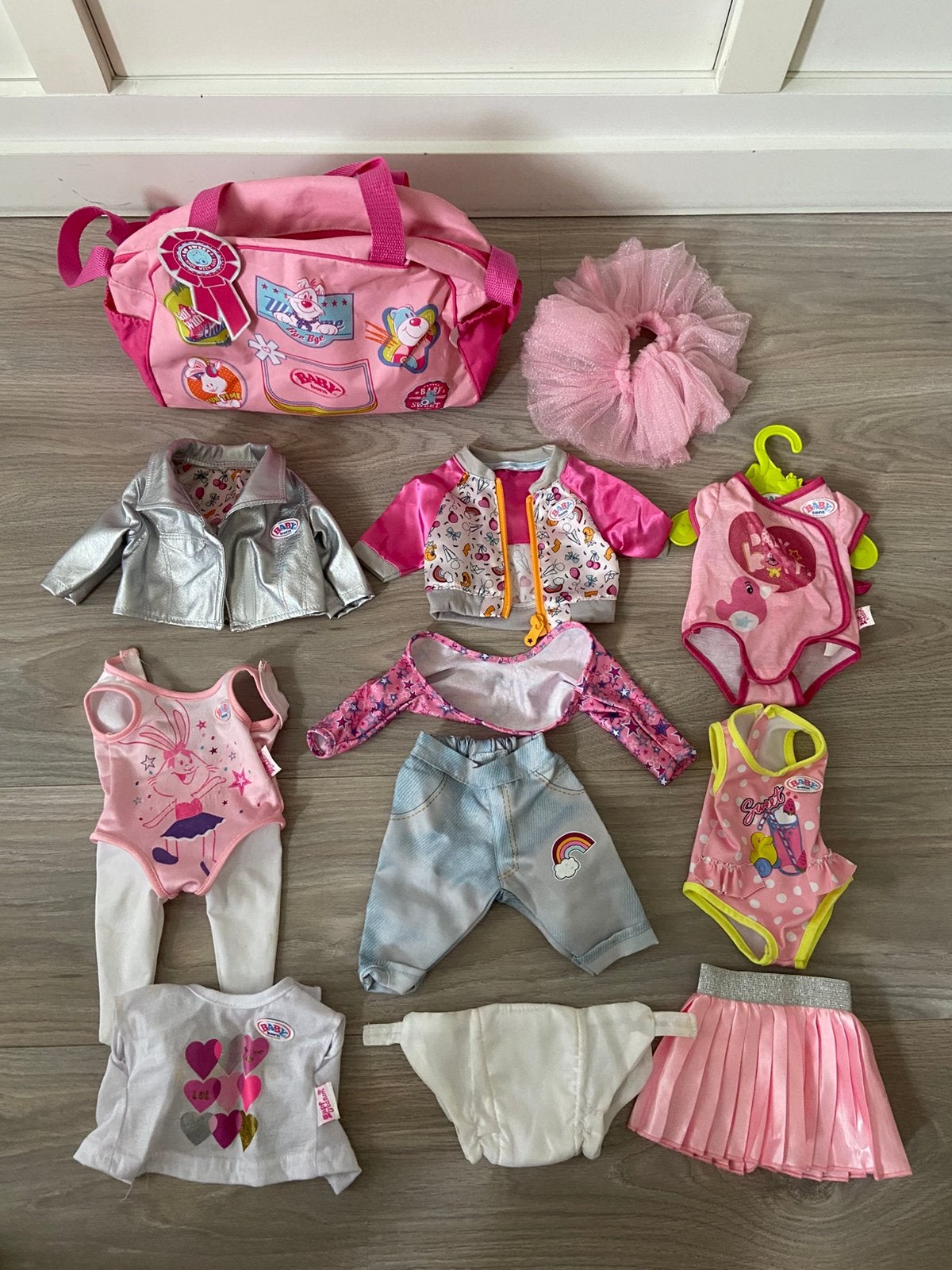 Babyborn luiertas plus babyborn kleertjes, Ophalen, Zo goed als nieuw, Babypop
