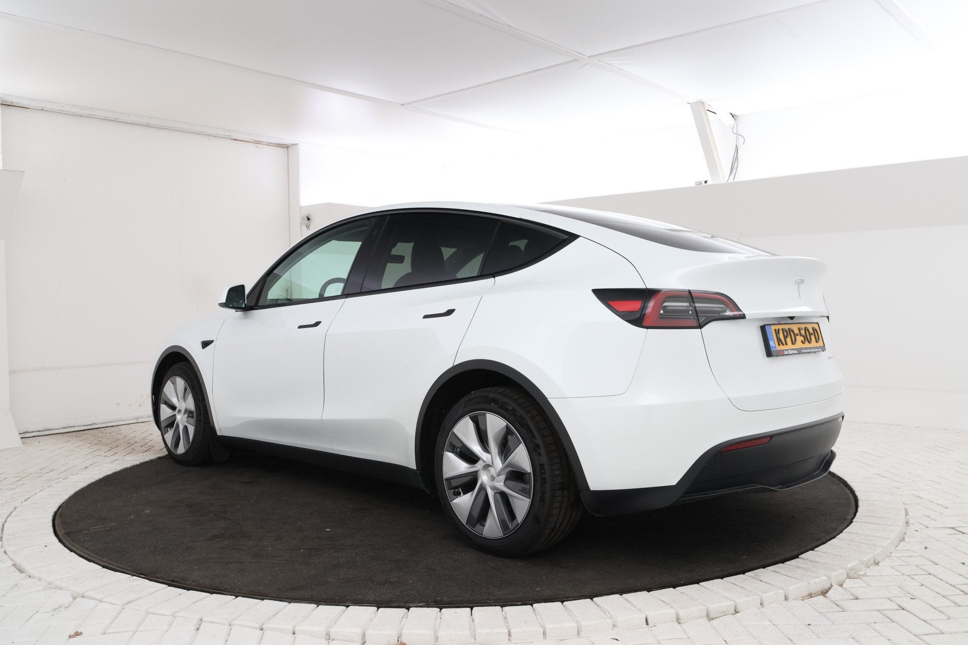 Foto 2 van Tesla Model Y Long Range AWD 75 kWh Volleder, Stoel/stuurver