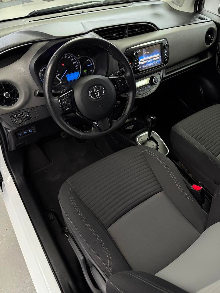 Toyota Yaris 1.5 Hybrid Design Camera Navigatie, 4 cilinders, 100 pk, Wit, Bedrijf