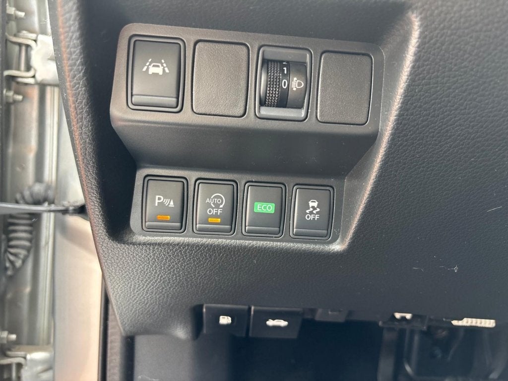 Foto 20 van Nissan QASHQAI 1.2 Connect Edition camara navi pano airco