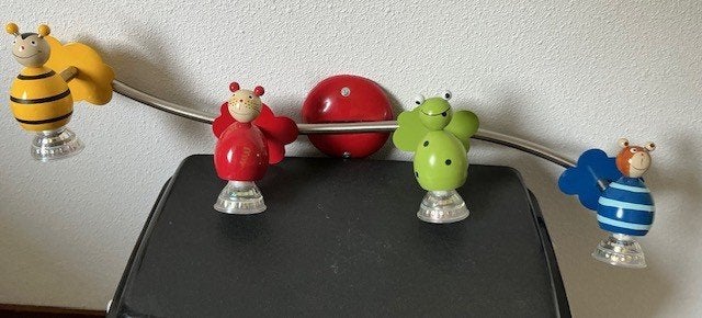 Leuke kinderlamp met vier vrolijke insectenfiguren, Ophalen, Zo goed als nieuw, Lamp