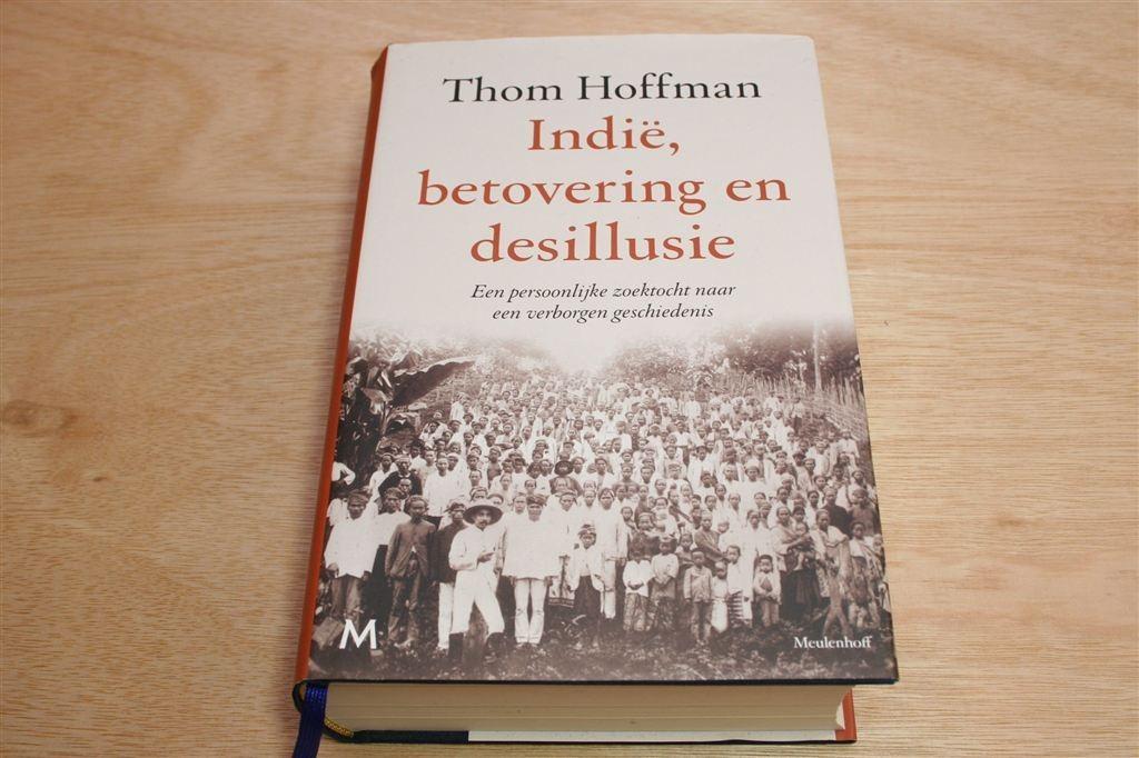 Indië... — Thom Hoffman — Persoonlijke Zoektocht, Boeken, Ophalen of Verzenden, Zo goed als nieuw