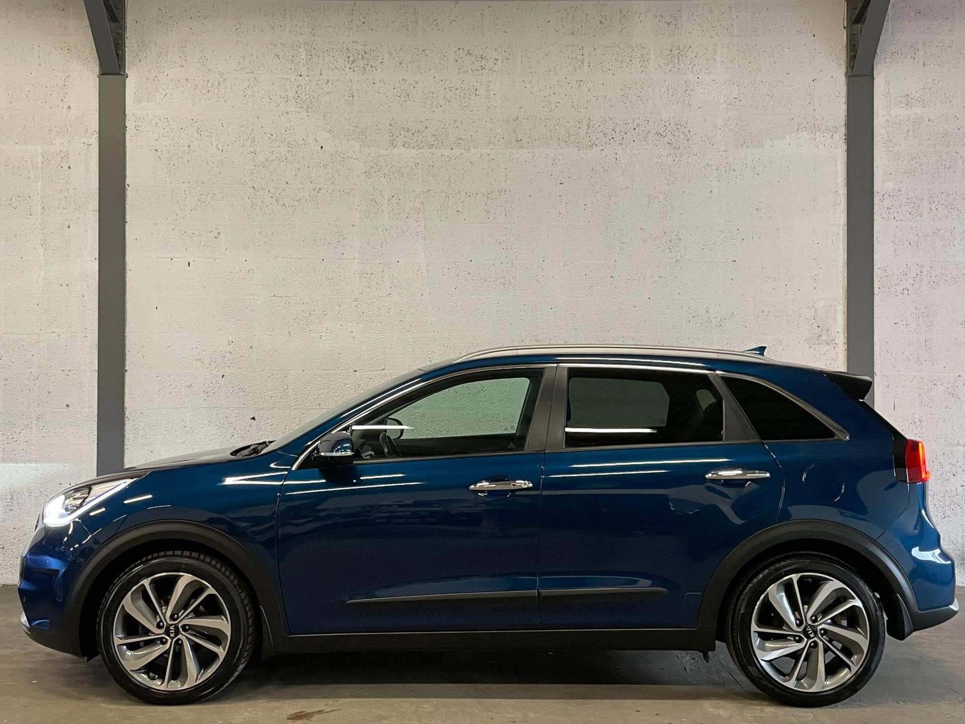 Kia Niro 1.6 GDi Hybrid ExecutiveLine Navi|Leder|Carplay|Mem, Dealer onderhouden, Gebruikt, Zwart, Blauw