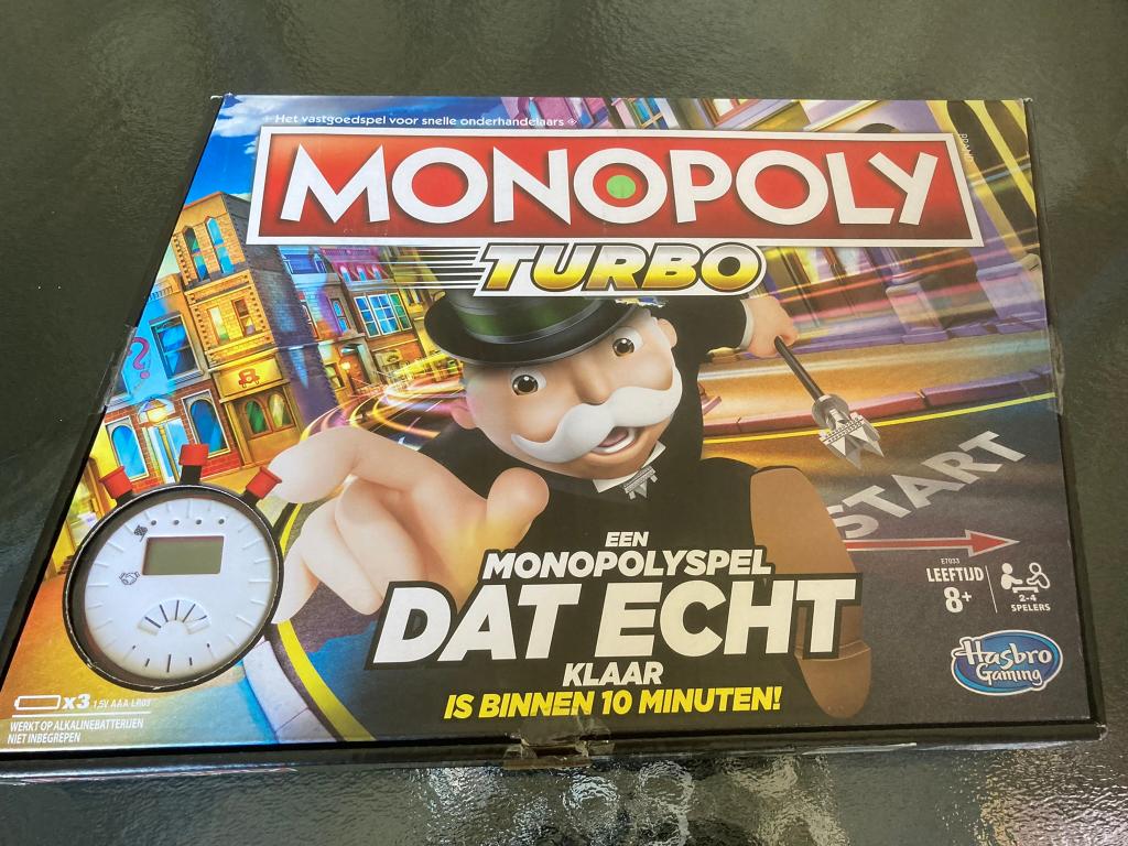Hasbro gaming monopoly turbo dat echt klaar is binnen 10 min, Een of twee spelers, Ophalen of Verzenden, Zo goed als nieuw, Hasbro Gaming