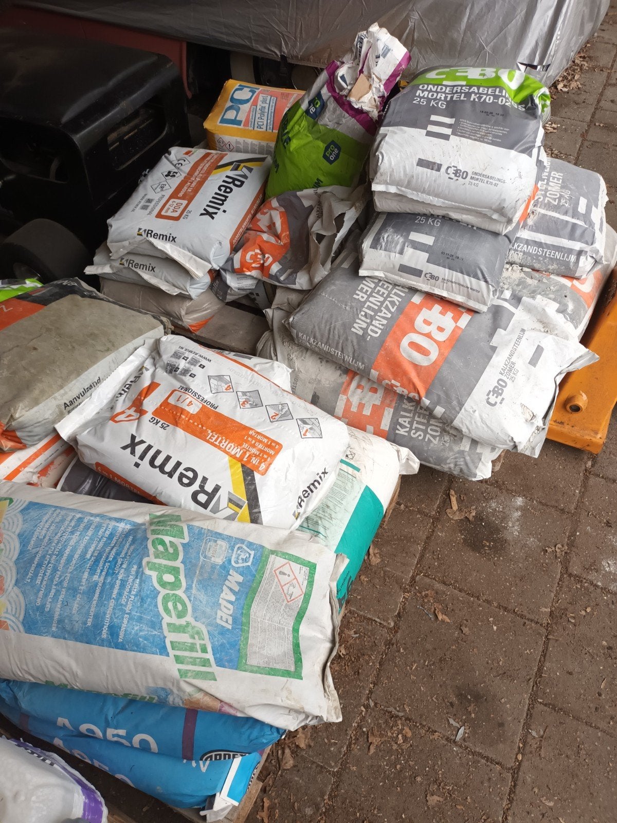 Partij lijmen en mortels, Ophalen