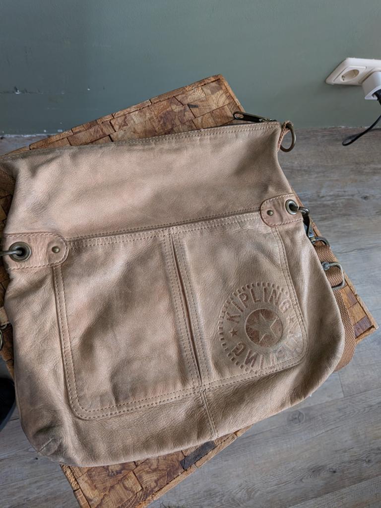 Lederen Kipling tas met slangprint voering, Gebruikt, Kipling, Bruin, Ophalen of Verzenden