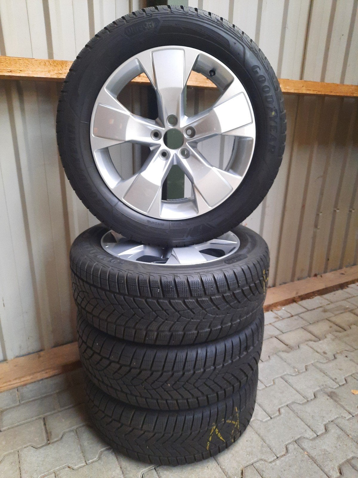 ZGAN 18 inch velgen VOLVO XC40 XC60 FORD KUGA WINTERSETJE, Auto-onderdelen, Banden en Velgen, 18 inch, Gebruikt, Banden en Velgen