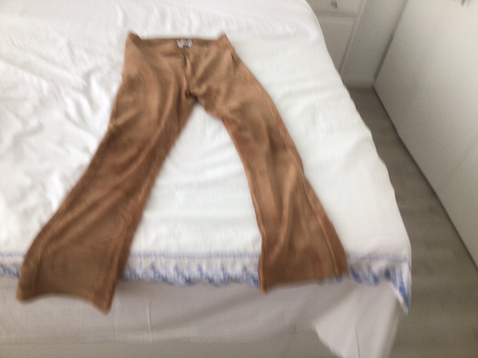 Okergele corduroy broek L, Geel, Maat 42/44 (L), Ophalen of Verzenden, Zo goed als nieuw