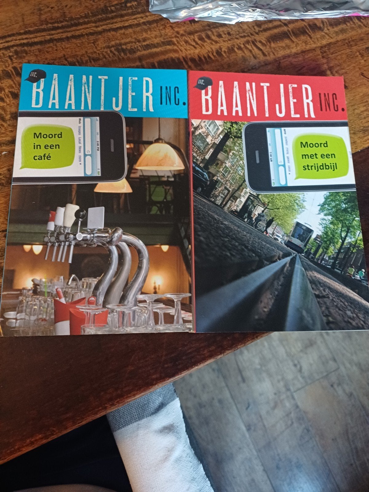 Baantjer Inc. - Moord in een café & Moord met een strijdbijl, Ophalen of Verzenden, Zo goed als nieuw, Appie Baantjer & Ed van Eeden