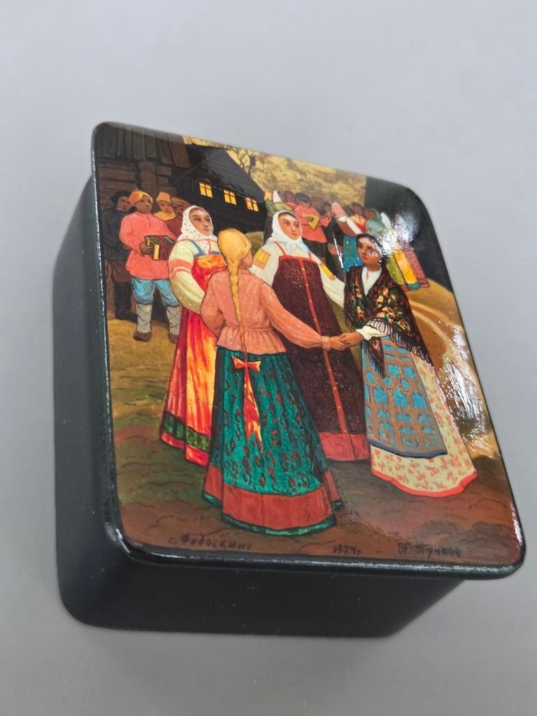 Vintage Russische Lakdoos Palekh met Volksdans Scène, Ophalen of Verzenden