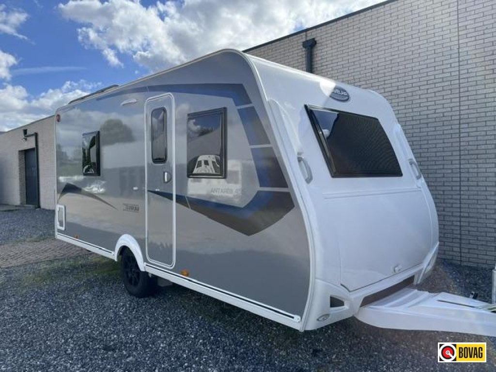 Caravelair Antares Titanium 455 Nieuwstaat Incl. Mover, Caravans en Kamperen, Rondzit, Lengtebed, 4 tot 5 meter, Caravelair