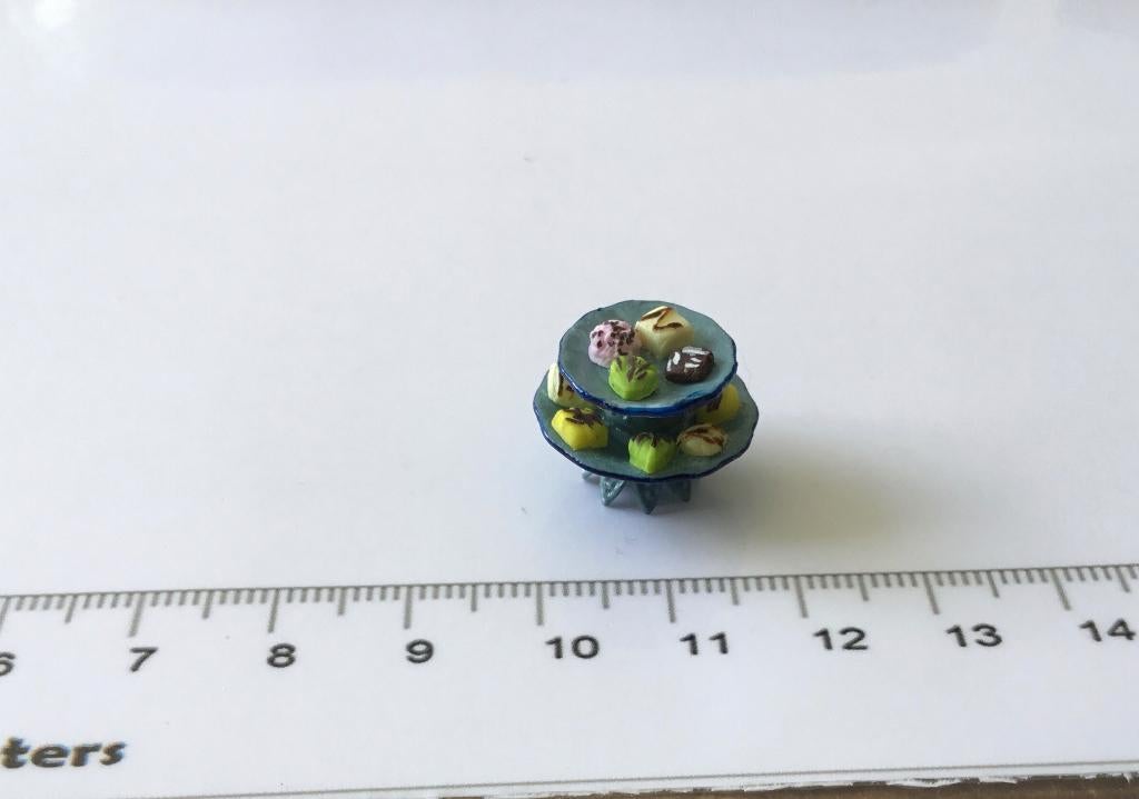 Poppenhuis miniaturen bonbon etagère 21, Ophalen of Verzenden, Nieuw