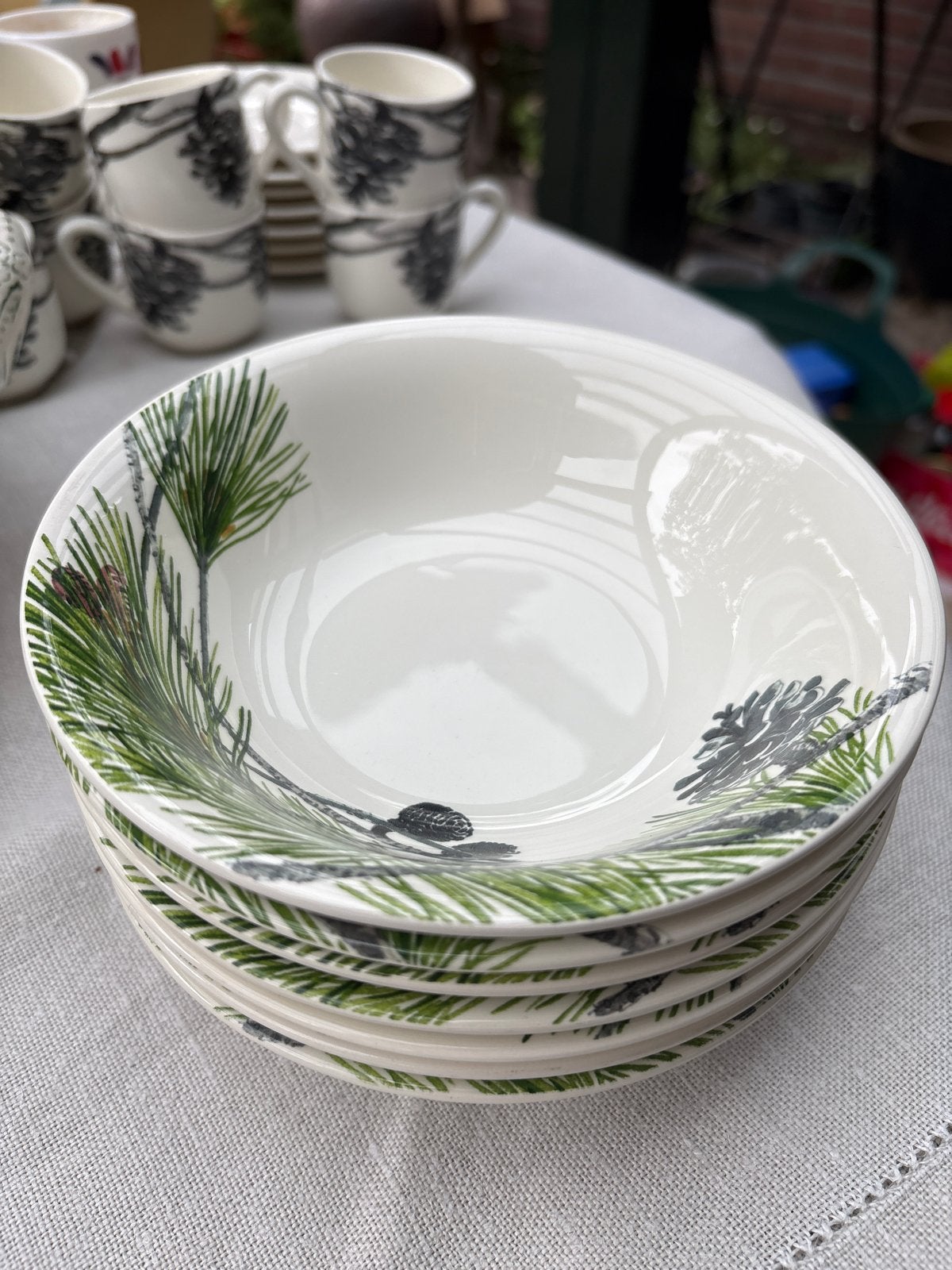 Gien France servies: 7 diepe borden met dennenprint, Ophalen, Overige merken, Keramiek, Zo goed als nieuw