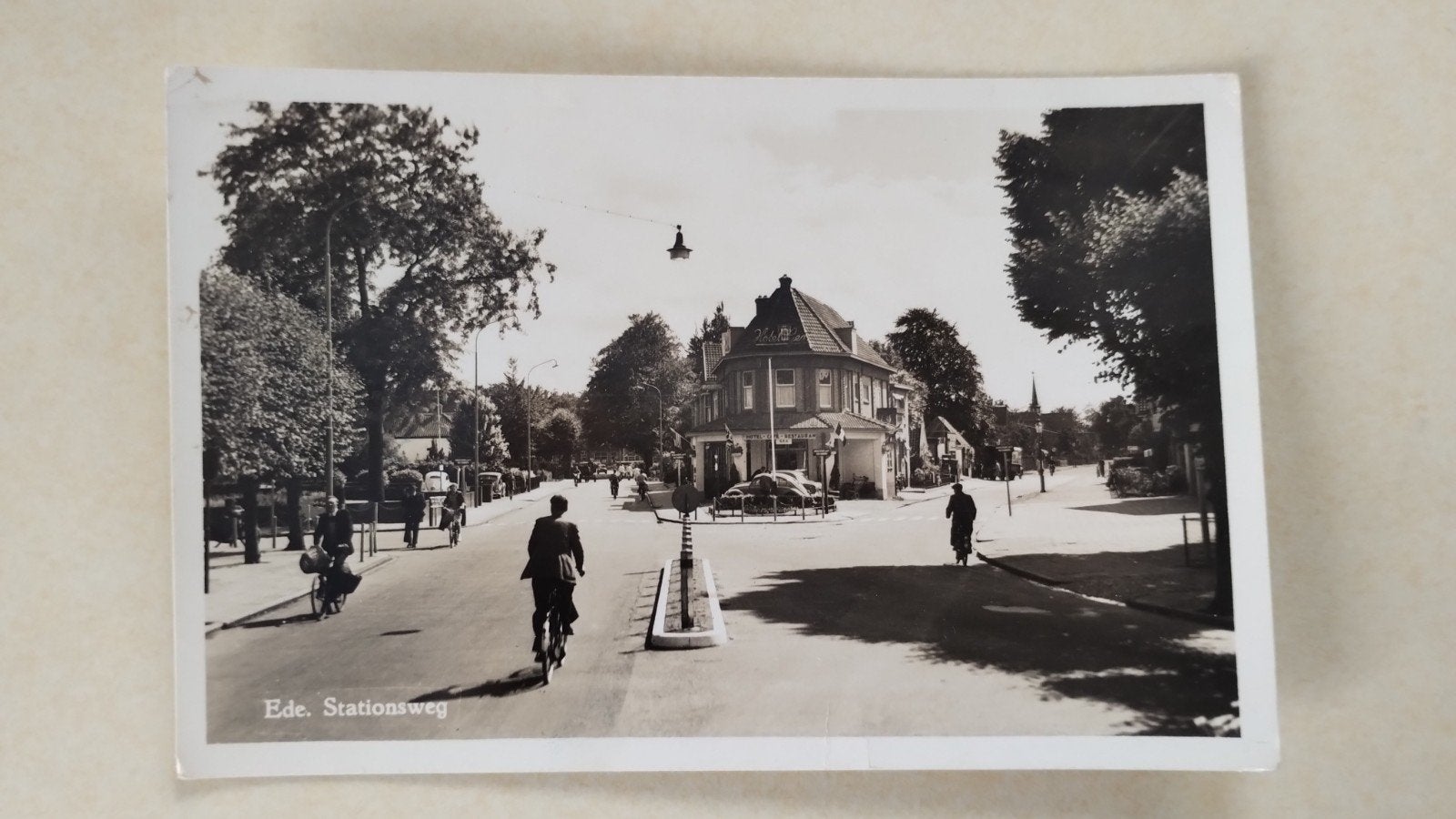 Oude ansichtkaart Ede, Stationsweg, Verzamelen, Ophalen of Verzenden, 1940 tot 1960, Gelopen, Gelderland