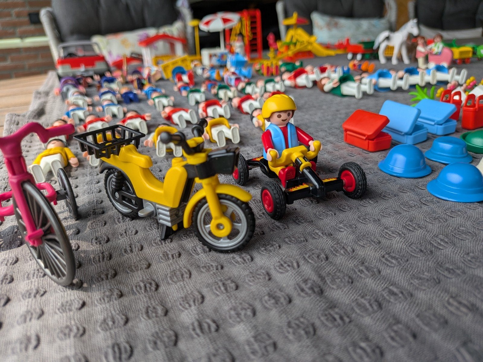 Grote Playmobil set: boerderij, speeltuin, ziekenhuis, auto, Ophalen of Verzenden, Gebruikt, Jongen of Meisje