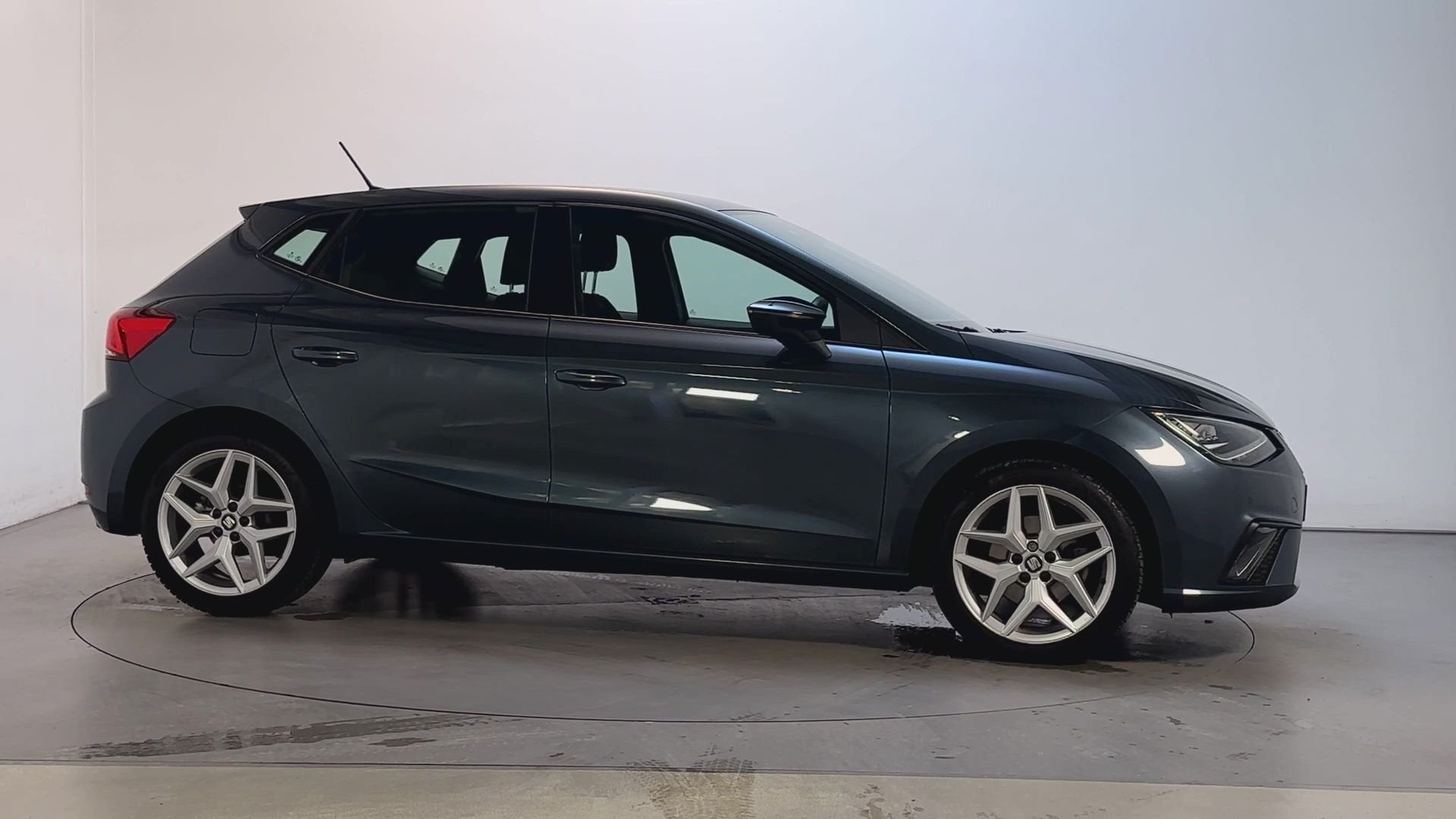 Foto 12 van Seat Ibiza 1.0 TSI 110pk FR Business Intense Plus Stoelverwa