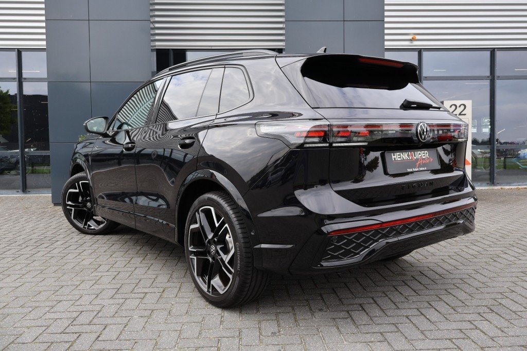 Volkswagen TIGUAN 1.5 eTSI DSG R-Line Black st 150pk /Panoda, Automaat, Huisgarantie, Zwart, Bedrijf