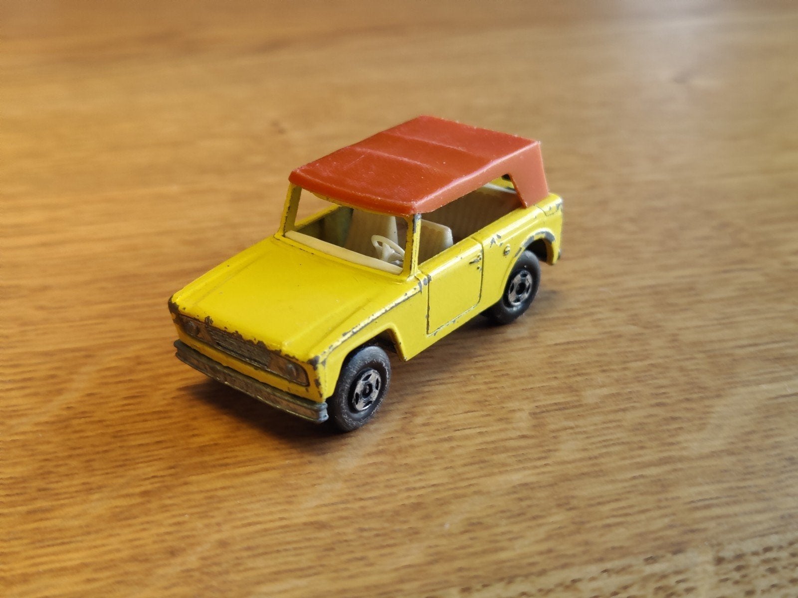 JEEP Field Car GEEL Matchbox, Ophalen of Verzenden, Zo goed als nieuw, Auto