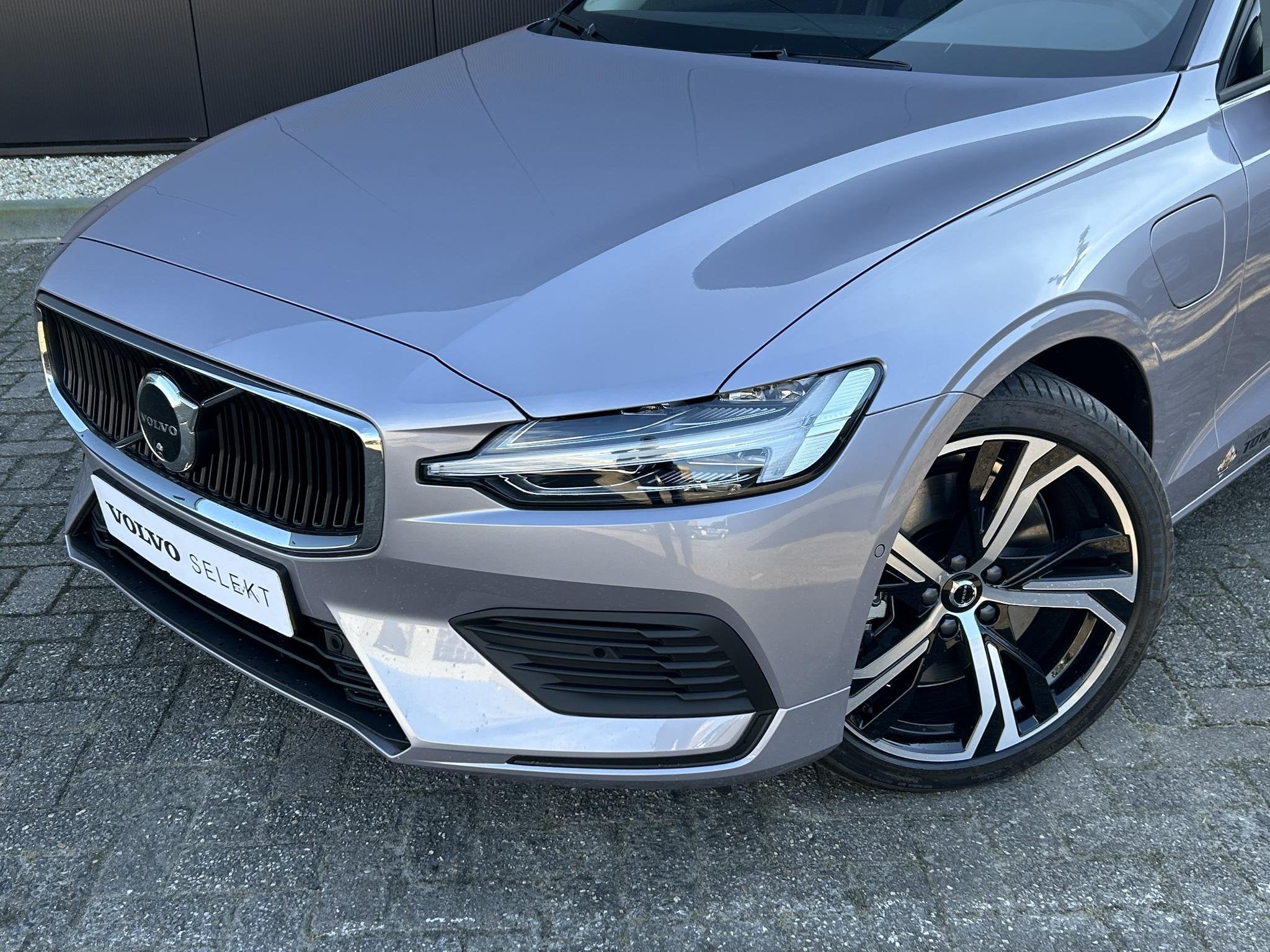 Volvo V60 2.0 T6 Plug-in hybrid AWD Core Business Edition Ha, Auto's, Automaat, Stof, Gebruikt, 4 cilinders