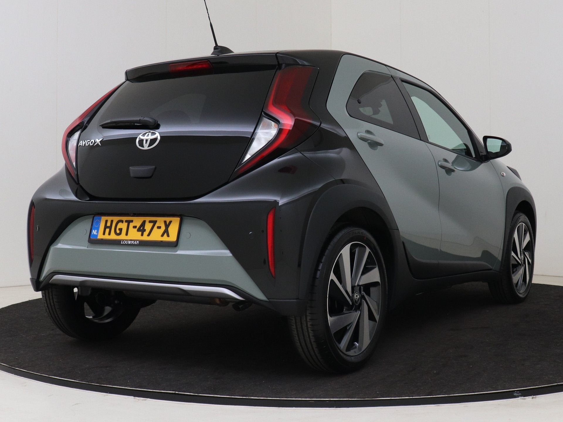 Toyota Aygo X 1.0 VVT-i MT Envy | Adaptive cruise | Privacy, 12 maanden, Stof, 4 stoelen, Automatische klimaatregeling