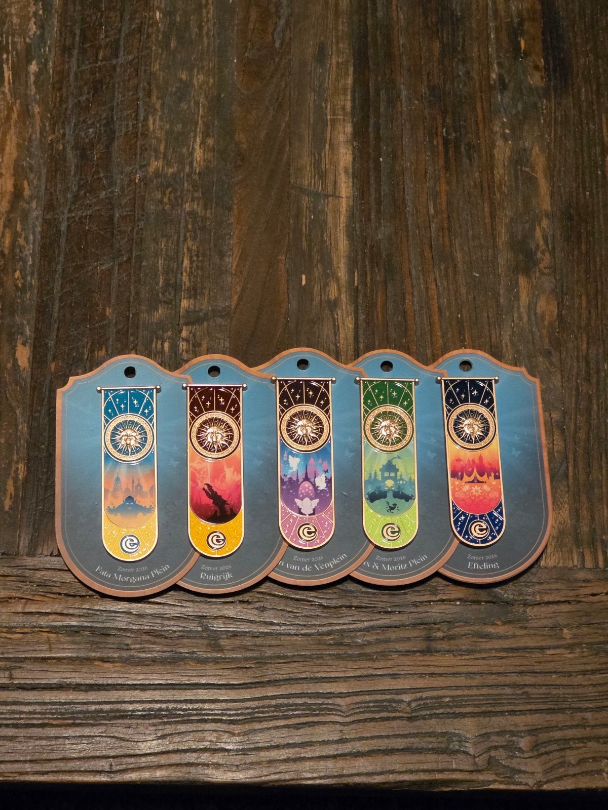 Complete set Efteling Zomer 2026 pins (1 t/m 5) NIEUW, Ophalen of Verzenden, Nieuw, Button of Speldje