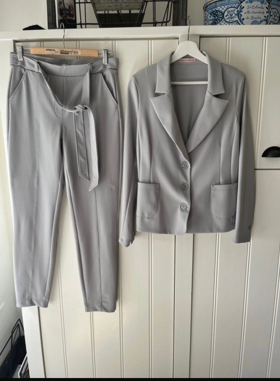 Studio Anneloes Kostuum/Pak Maat S - Grijs, Kleding | Dames, Jasjes, Kostuums en Pakken, Kostuum of Pak, Verzenden, Zo goed als nieuw