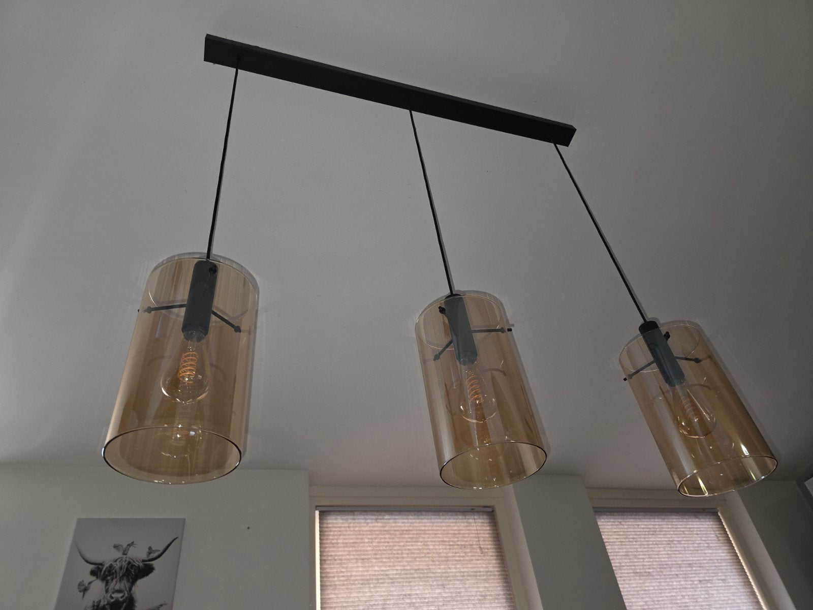 Moderne hanglamp met 5 amberkleurige glazen kappen, Huis en Inrichting, Ophalen, E27 (groot), Zo goed als nieuw, Glas