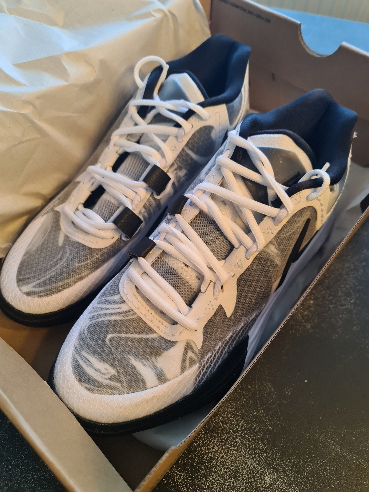 Nike Kyrie 8 sportschoenen - Maat 44, Ophalen, Nike, Nieuw, Wit