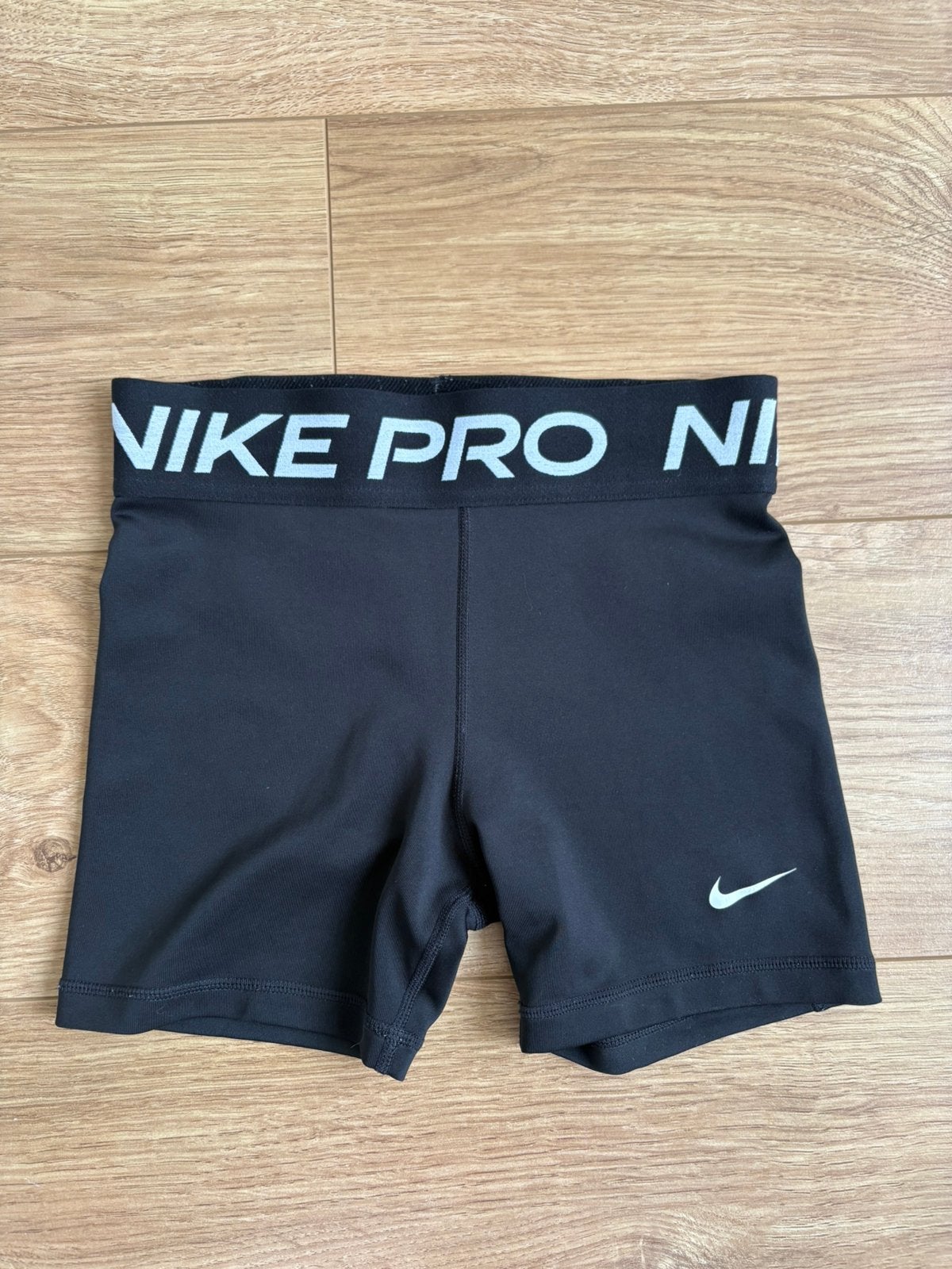Nike pro shorts maat M/137-146, Ophalen of Verzenden, Zo goed als nieuw, Meisje, Sport- of Zwemkleding