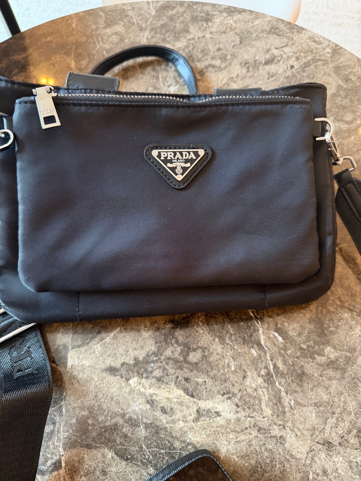 Prada Milano Zwarte Nylon Handtas met Afneembaar Zakje, Sieraden, Tassen en Uiterlijk, Ophalen of Verzenden, Zo goed als nieuw