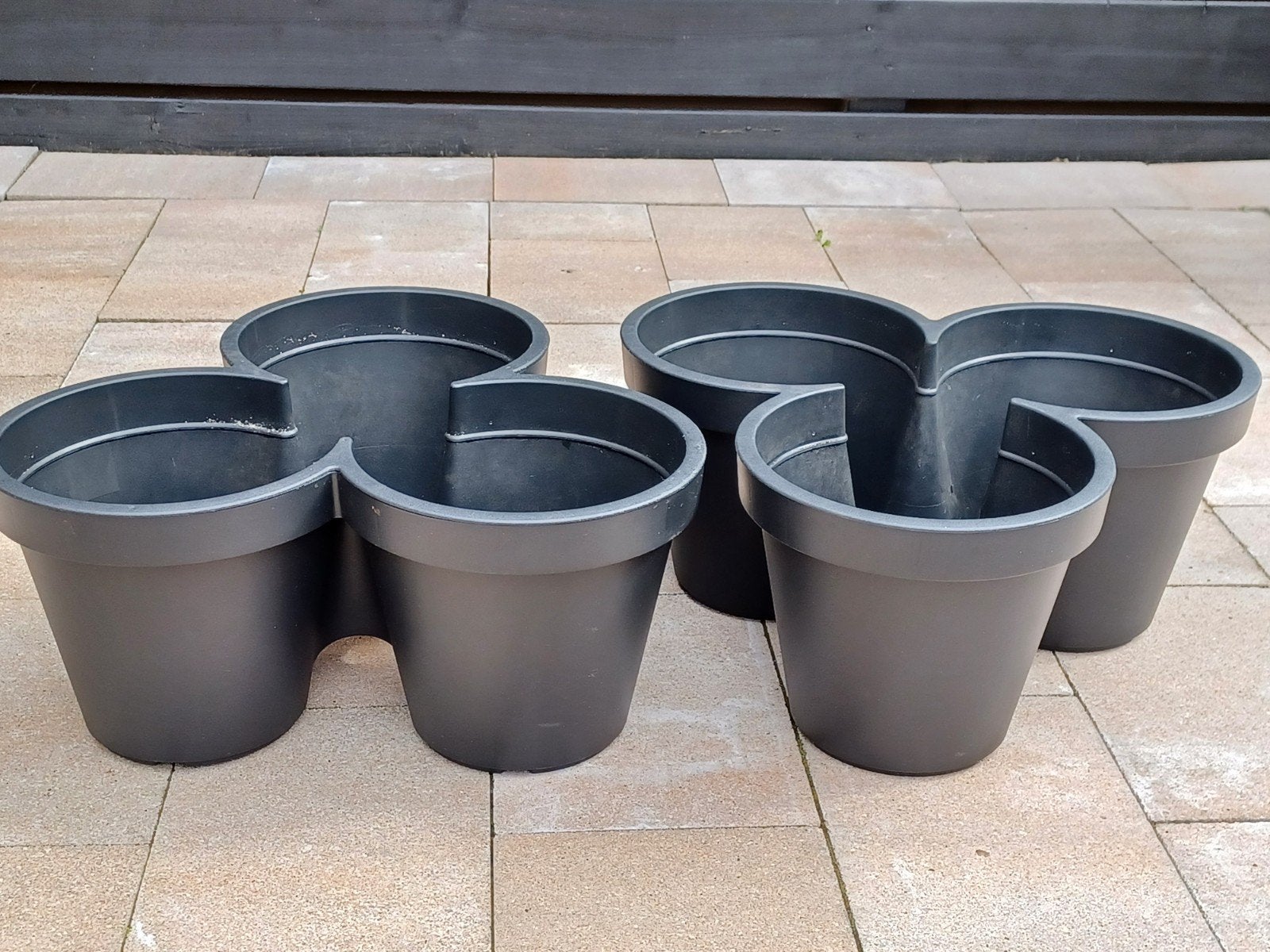 Set van 2 Bloempotten met 3 vakken Grijs Kunststof Z.G.A.N, Tuin en Terras, Bloempotten, Kunststof, Rond, Zo goed als nieuw, Minder dan 40 cm