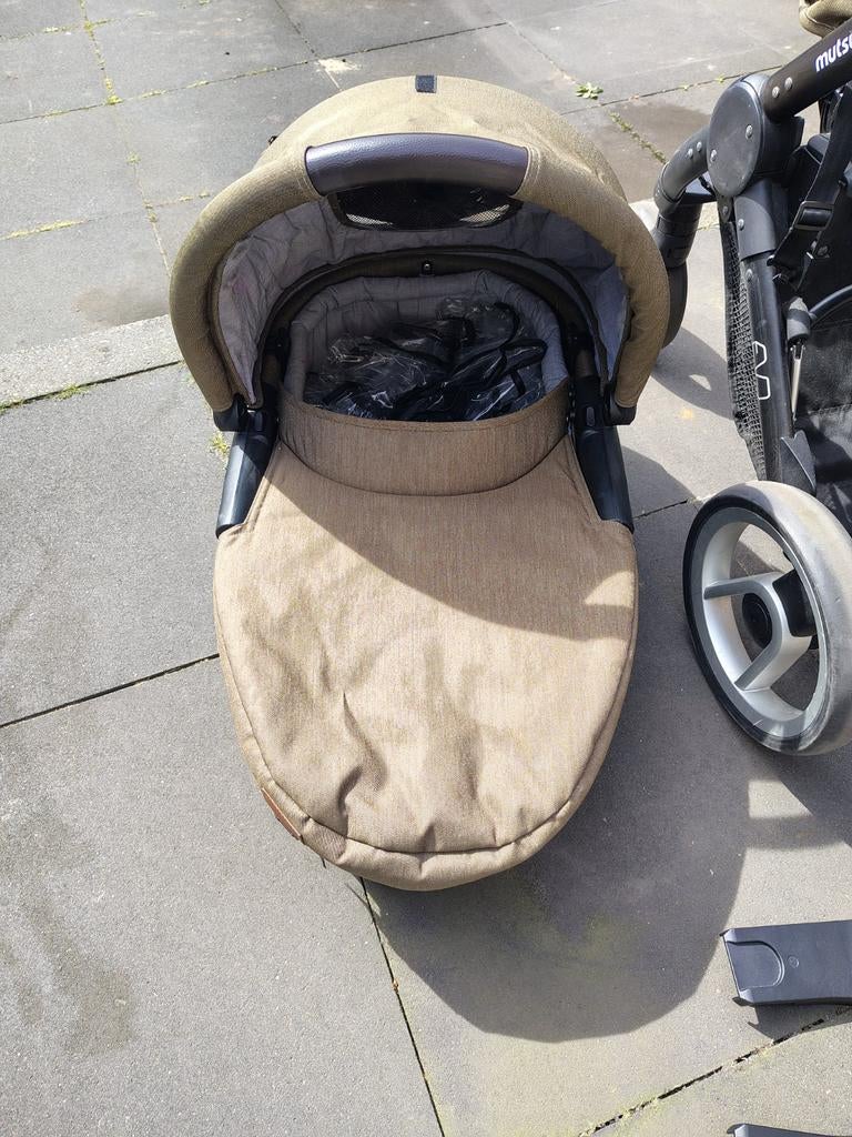 Mutsy Adventure Green 3-delige Kinderwagen, Kinderen en Baby's, Kinderwagens en Combinaties, Ophalen, Gebruikt, Met autostoeltje