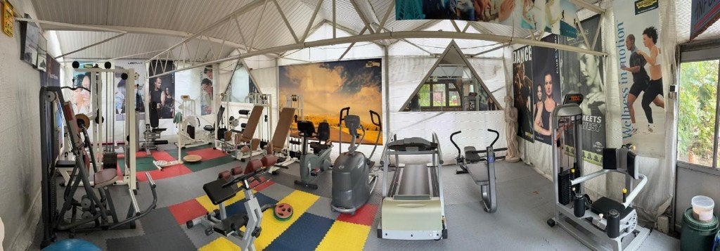 Complete privé-gym wordt opgesplitst — apparaten los te koop, Ophalen, Benen, Gebruikt, Krachtstation