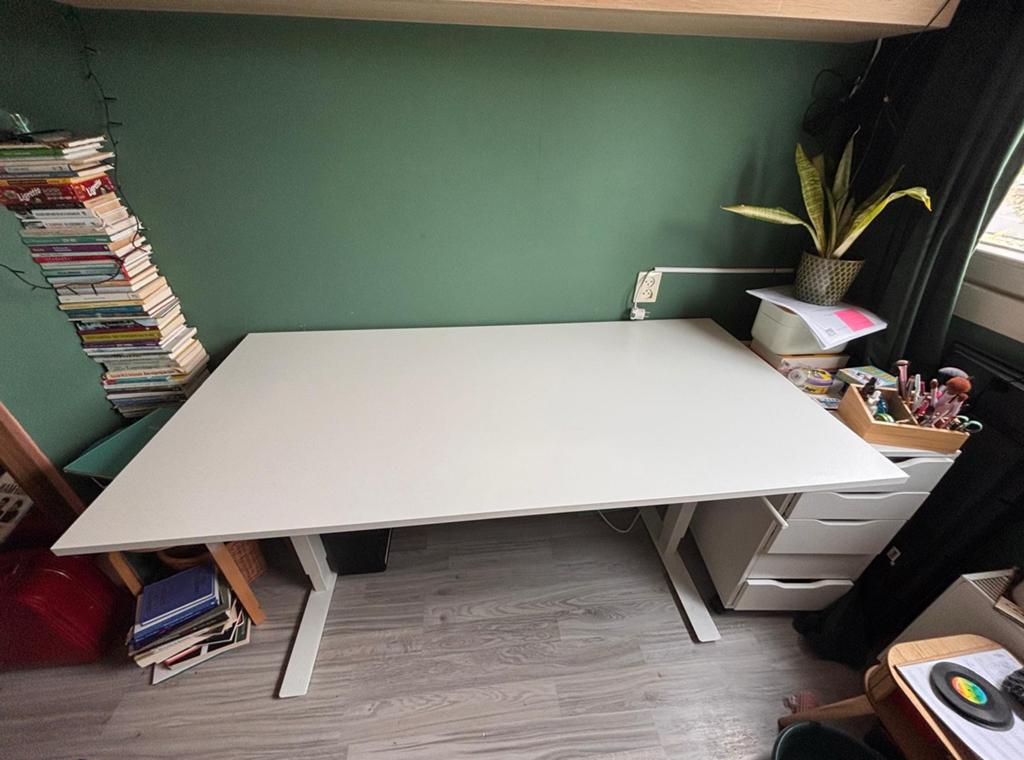 TROTTEN Verstelbaar Bureau, Huis en Inrichting, Bureaus, Ophalen, Zit-sta bureau, 160 cm, In hoogte verstelbaar