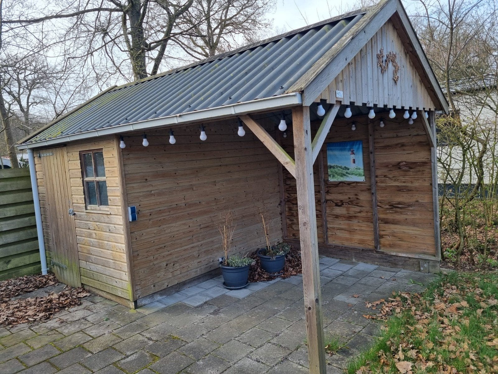 Houten schuur met overkapping, Tuin en Terras, Tuinhuizen, Ophalen, 250 tot 500 cm, Schuur, 1 raam
