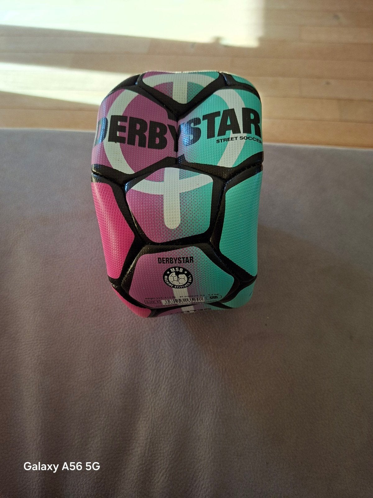 Derbystar Street Soccer Voetbal - Roze/Groen  nieuwe, Maat XL, Ophalen, Zo goed als nieuw, Bal